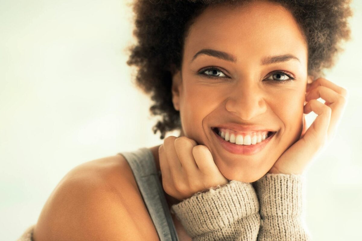 Captivating portrait of a smiling woman with a warm and friendly expression.